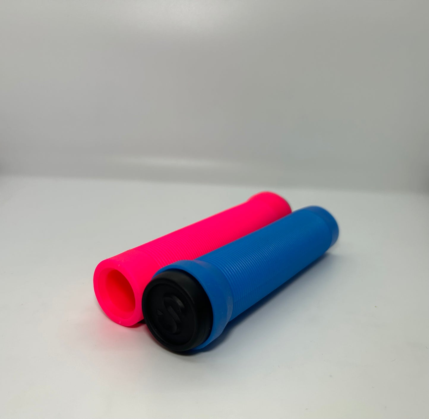 SCT USA Handle Bar Grips with SCT USA High Rebound Rubber Bar Ends Scooters/BMX/Jetski